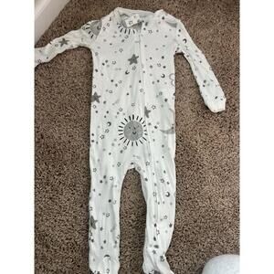 Pottery Barn Kids Skye Nursery One Piece Moon Stars Pajamas 12-18 M Gray #9154